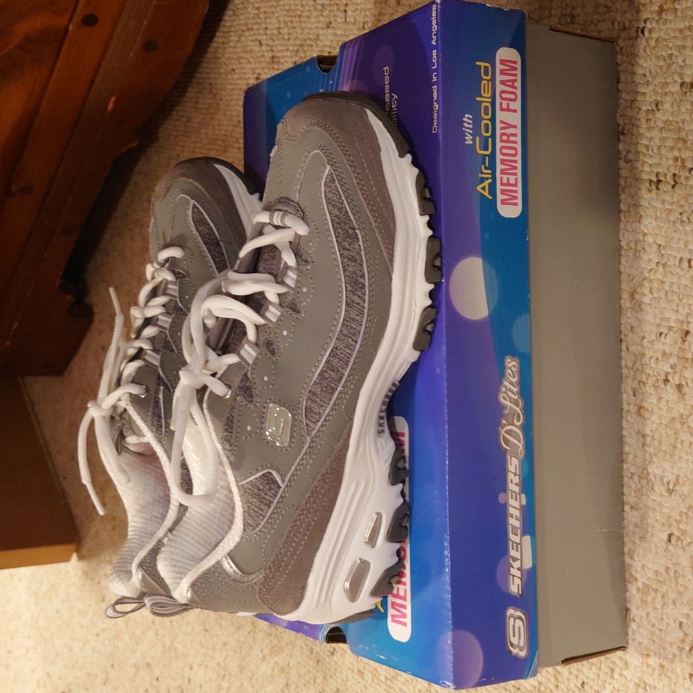 BRAND NEW Sketchers D'Lites
